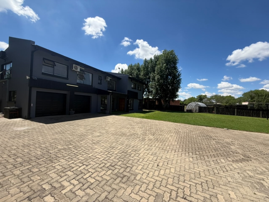 4 Bedroom Property for Sale in Roodewal Free State